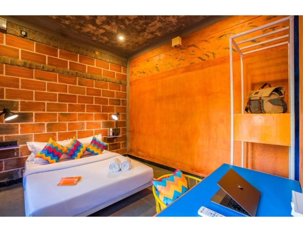 Deluxe Private A/C Room with Ensuite Bathroom